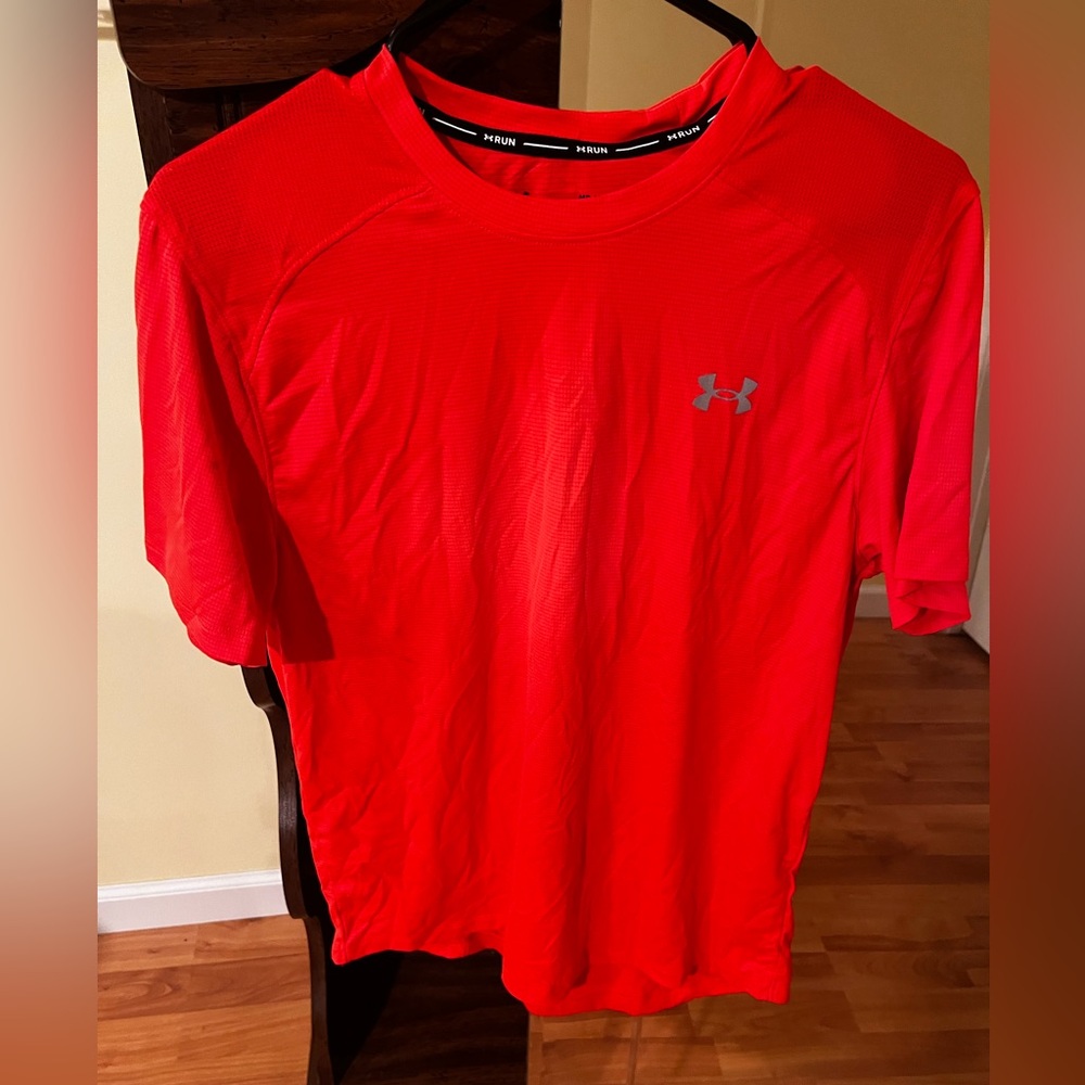Under Armour, men’s fitted medium shirt